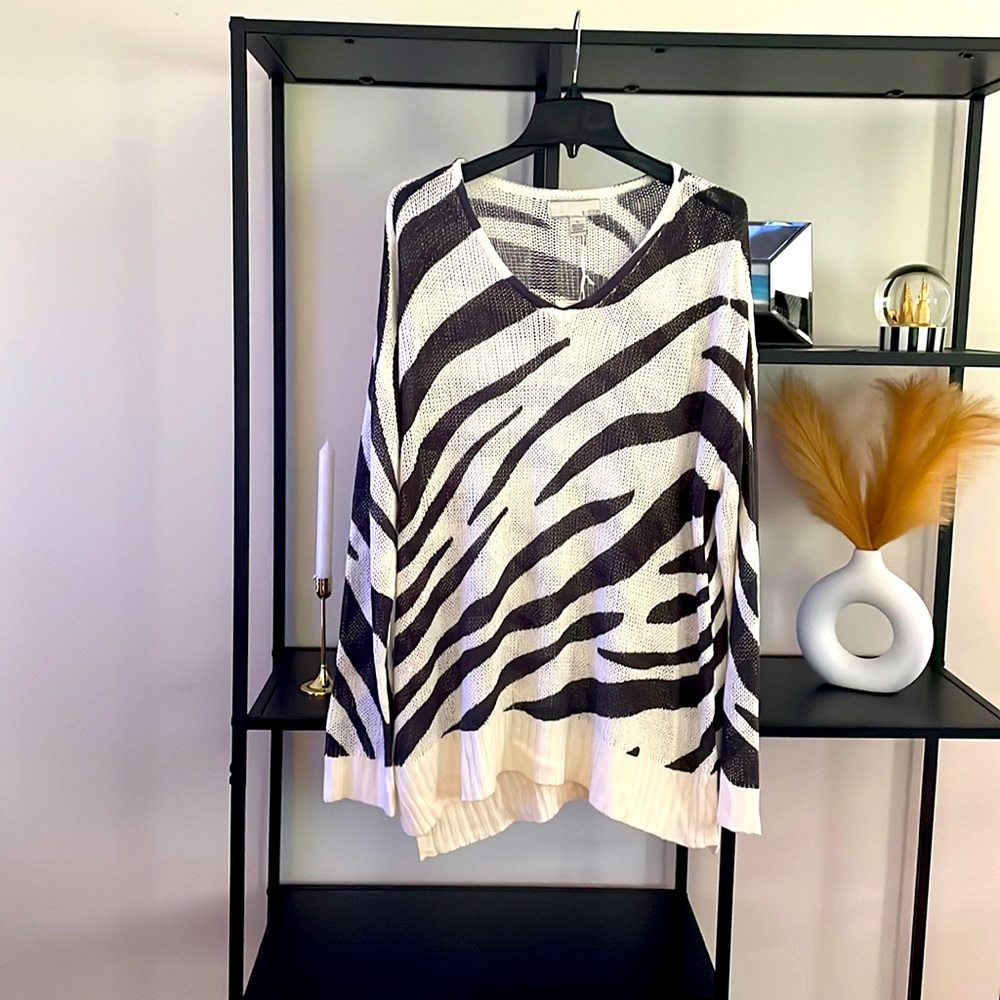 Black and white lightweight sweater